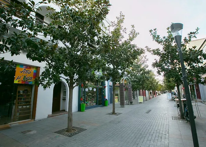 Spacious Apartment Next To Metro - Marousi