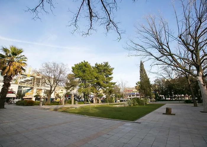 Spacious Apartment Next To Metro - Marousi